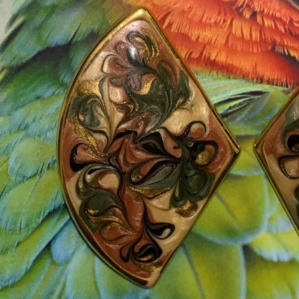 VINTAGE SWIRLY SHIMMERY clip on earrings - Picture 7 of 13